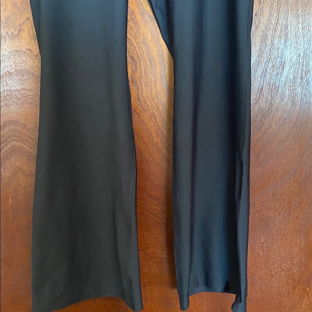 Old Navy women’s size XL yoga pants - Picture 3 of 8